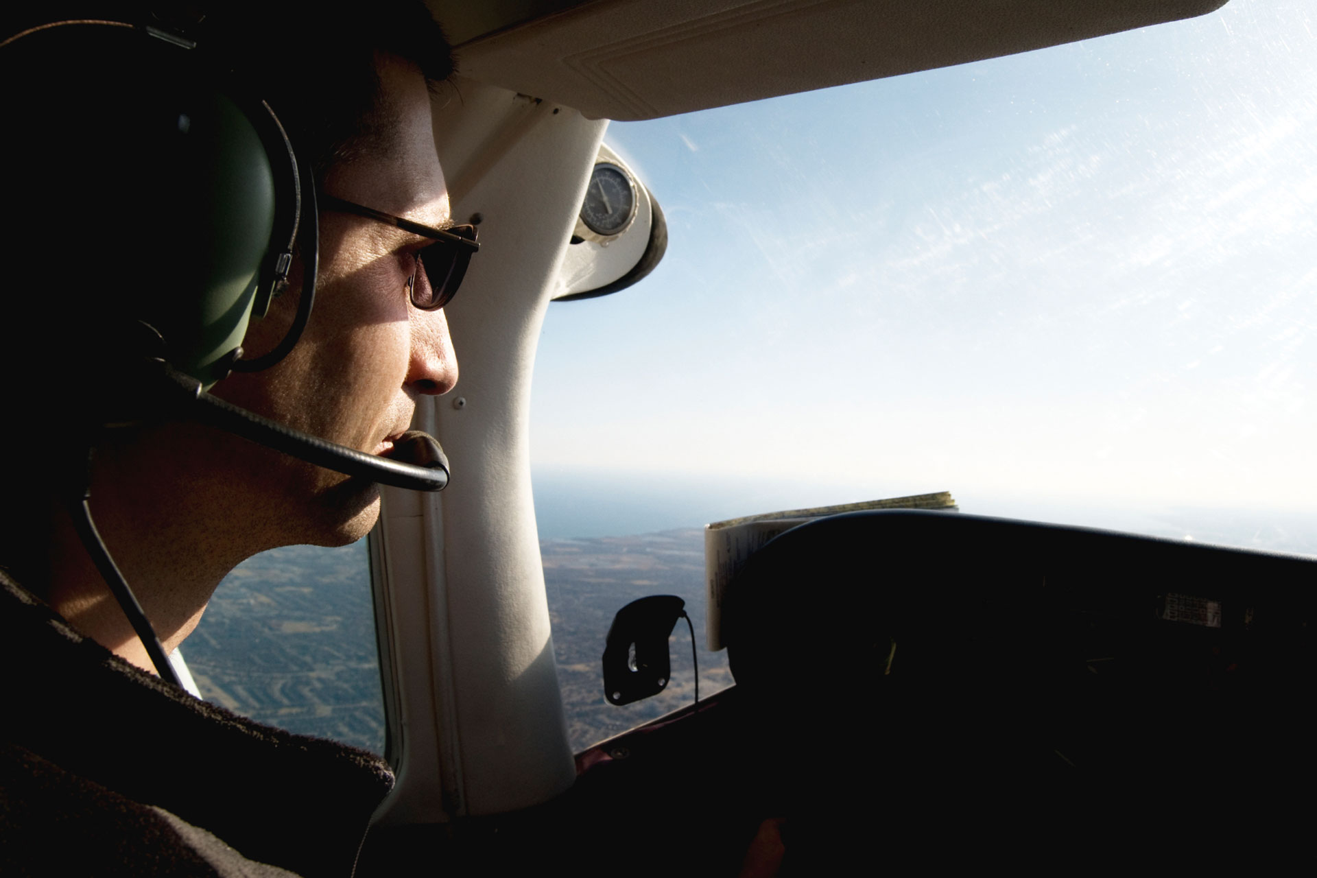 Verres de lunettes pour les pilotes pour une vision parfaite meme au dessus des nuages